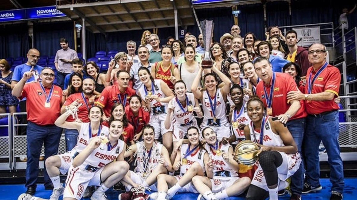 La selección sub-20 posa tras conquistar el oro en el Europeo-FEB