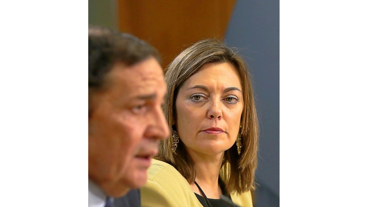 Antonio Sáez y Milagros Marcos durante la rueda de prensa.-ICAL