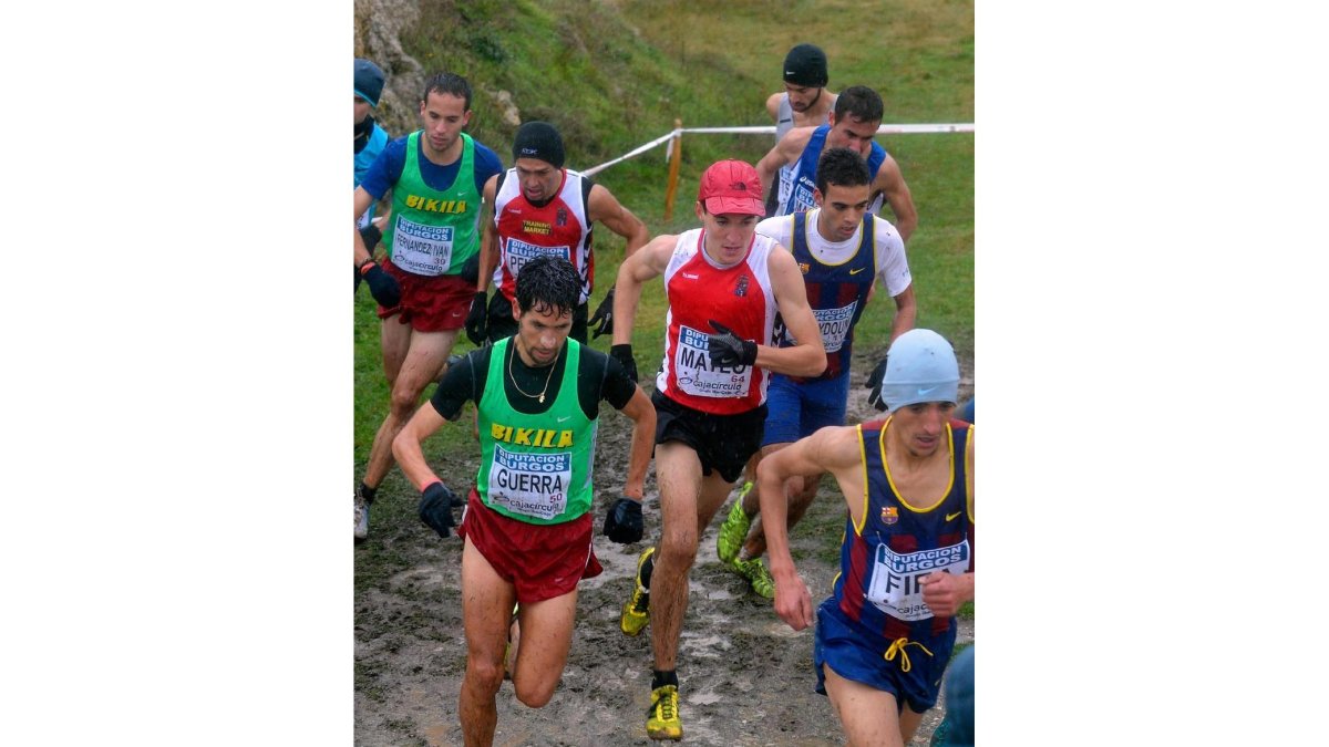 El atleta segoviano Javier Guerra en el en el X cross de Atapuerca.-ICAL