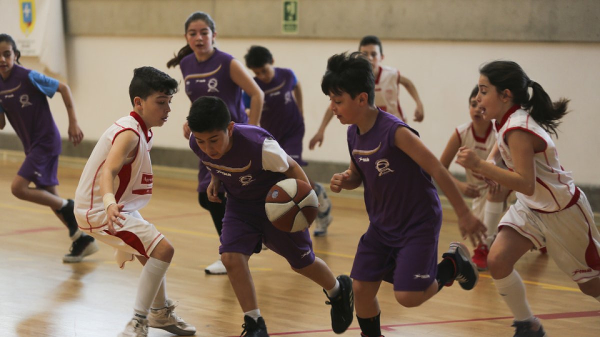 Partido anterior de baloncesto. / E. M.