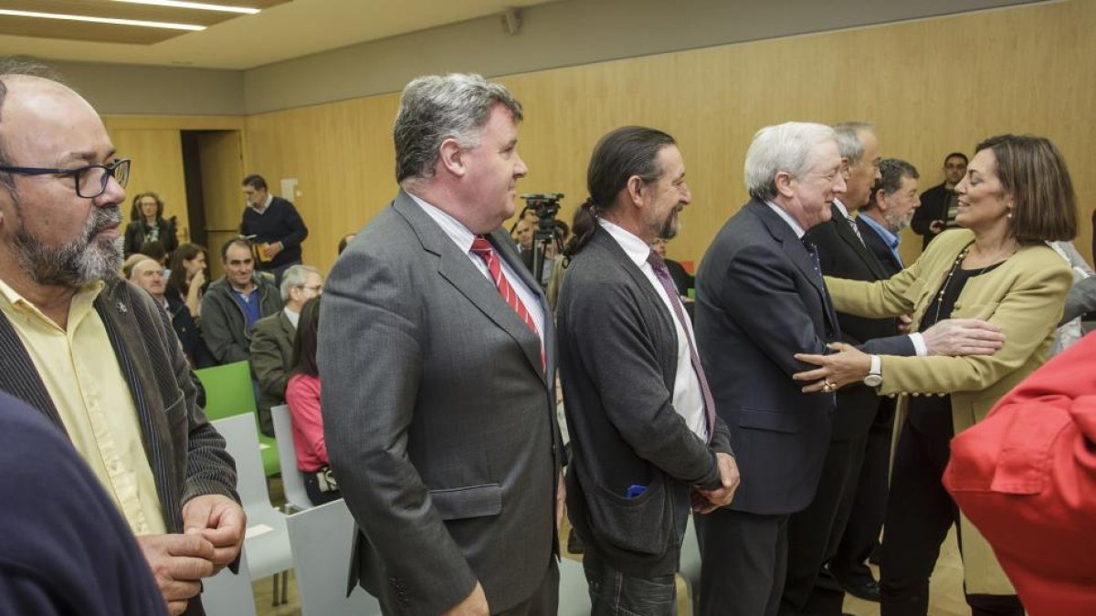 La consejera de Agricultura y Ganadería, Milagros Marcos, y el equipo directivo de su departamento celebran el Consejo de Dirección abierto a representantes de la sociedad civil de Burgos y a los medios de comunicación.-ICAL
