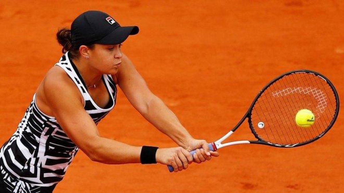 Barty, en pleno combate con Anisimova.-EL PERIÓDICO