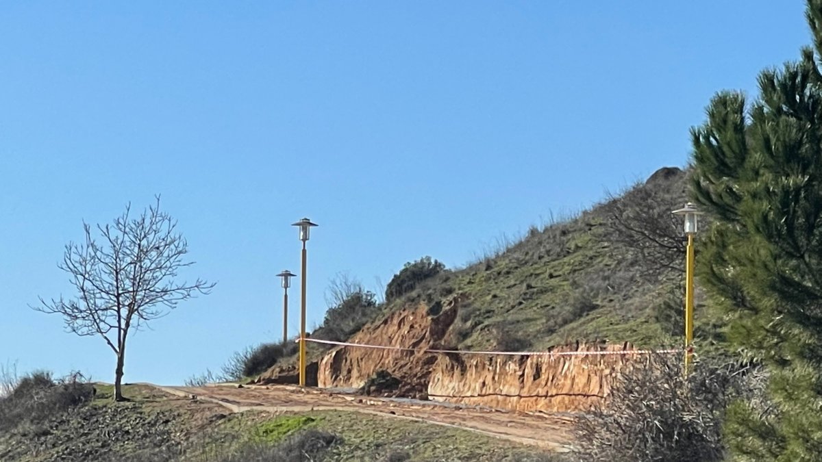 Obras en el camino de el Cotarro de la Horca en Arroyo. E.M.