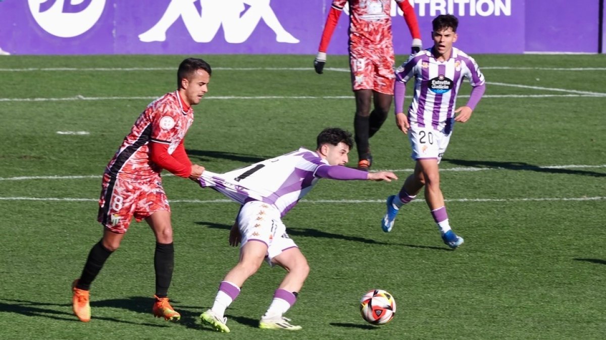 Partido entre el Real Valladolid Promesas y el Guijuelo. / Photogenic/Miguel Ángel Santos