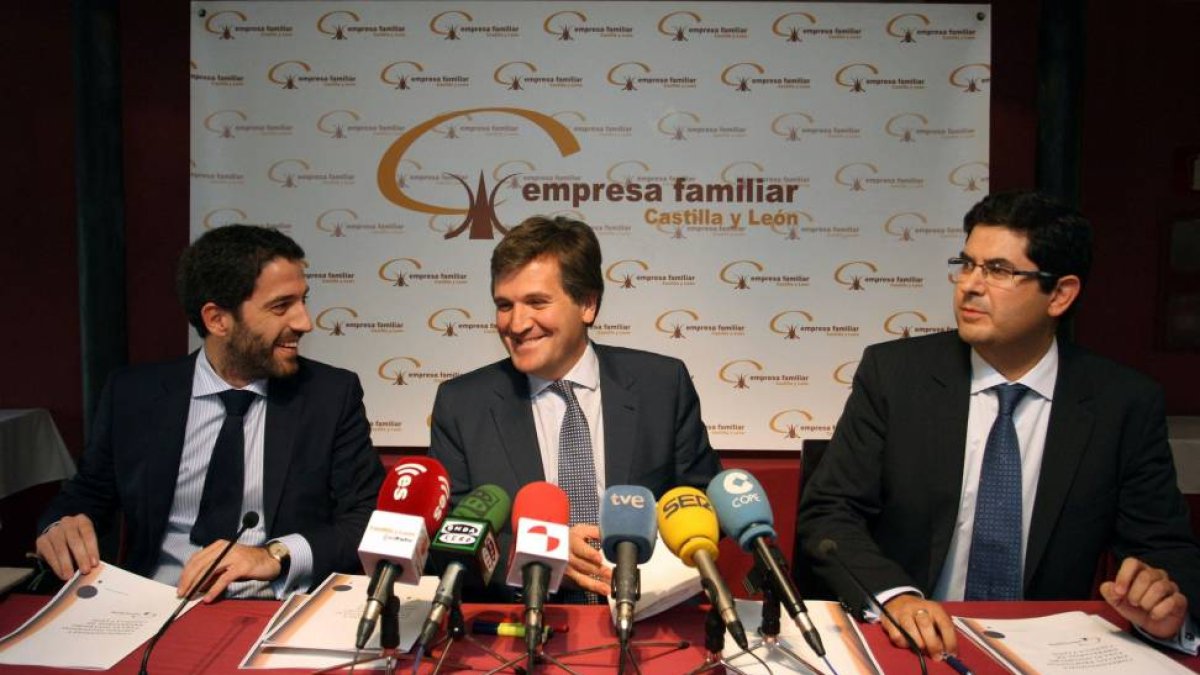 El presidente de Empresa Familiar, Alfonso Jiménez (C), presenta nuevas propuestas para impulsar el dinamismo empresarial de Castilla y León-Ical