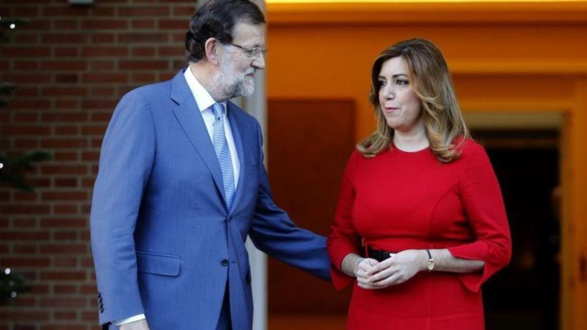 Mariano Rajoy recibe a Susana Díaz en diciembre de 2014 en la Moncloa.-J.M. PRATS