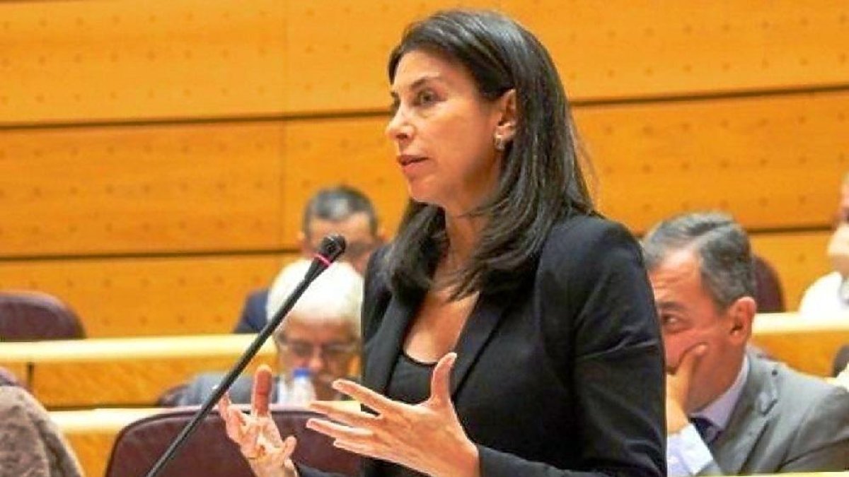 La senadora Arenales Serrano.-E. M.