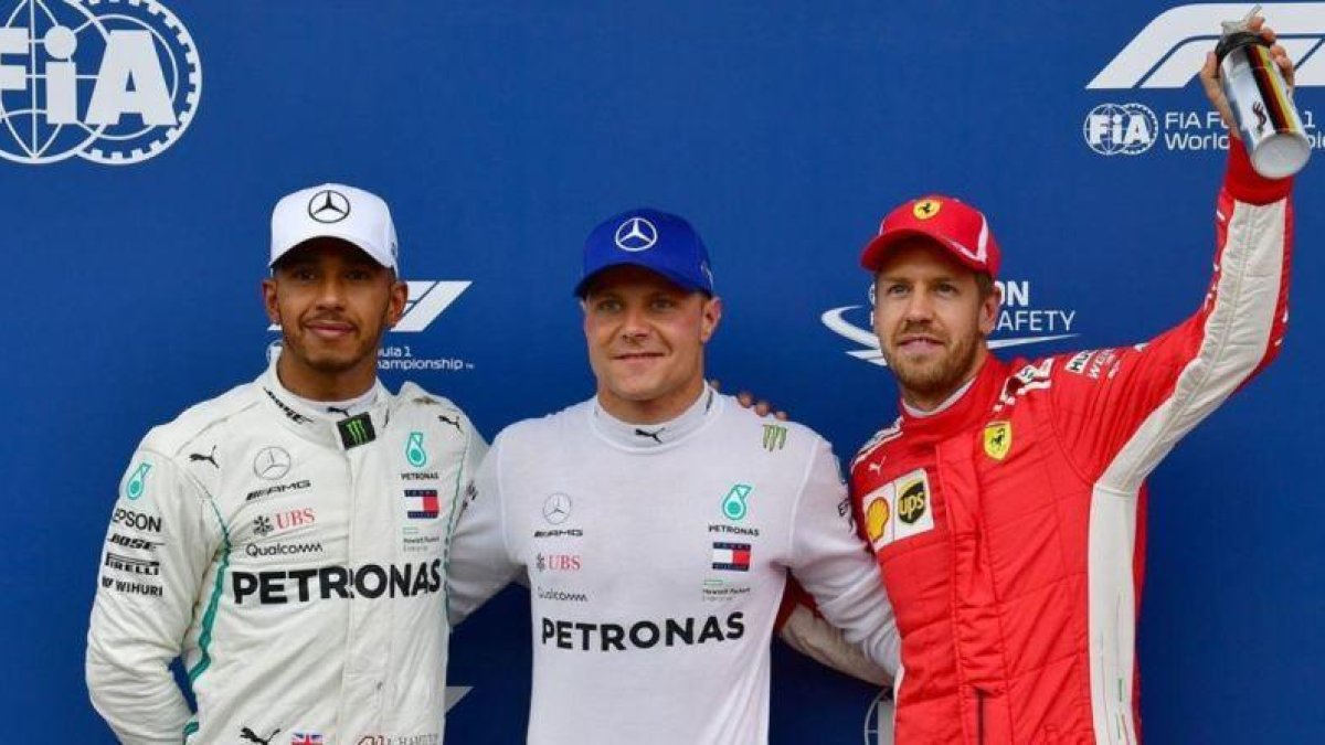 Lewis Hamilton, Valtteri Bottas y Sebastian Vettel, compartieron el podio del sábado en Austria.-AFP ANDREJ ISAKOVIC