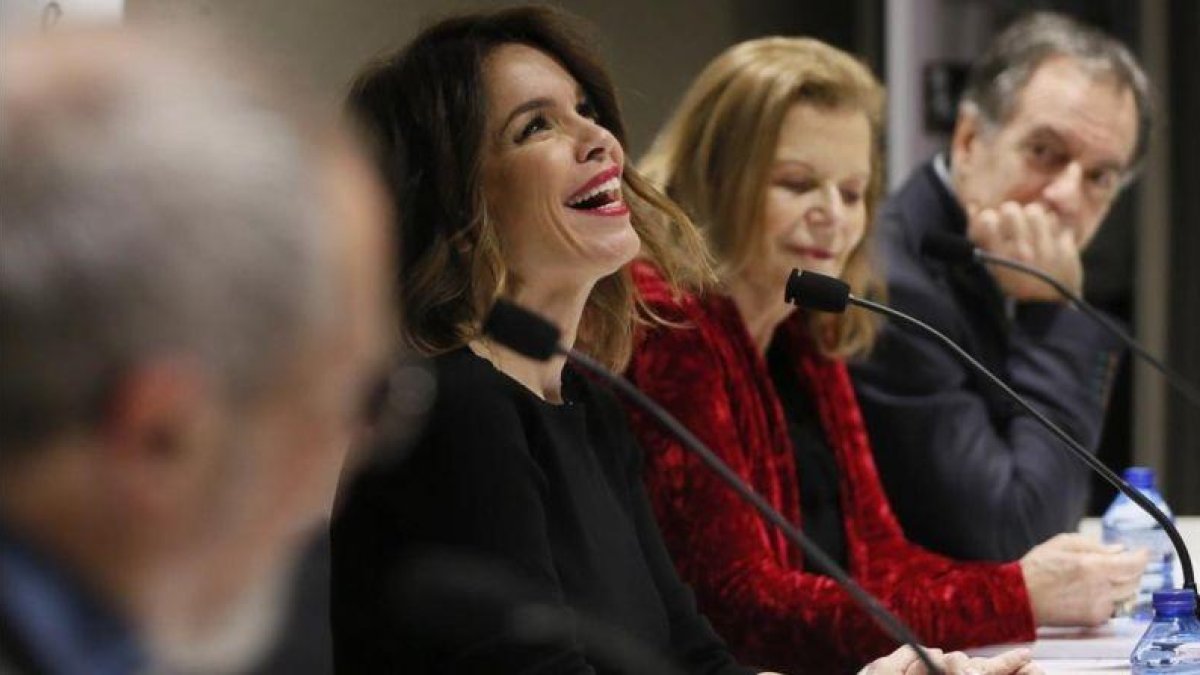 Carme Chaparro, en la rueda de prensa del premio Primavera de novela 2017.-EFE / MARISCAL