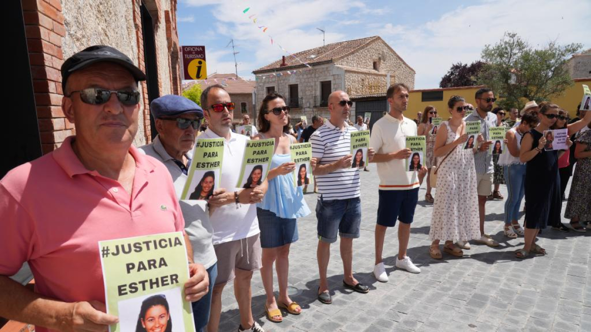 Concentración en Traspinedo en recuerdo de Esther López. -J.M. LOSTAU