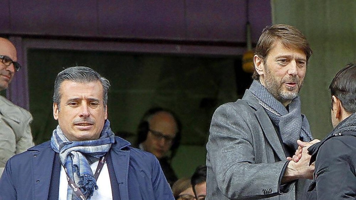 Miguel Ángel Gómez y Carlos Suárez en el palco de Zorrilla-J.M. LOSTAU