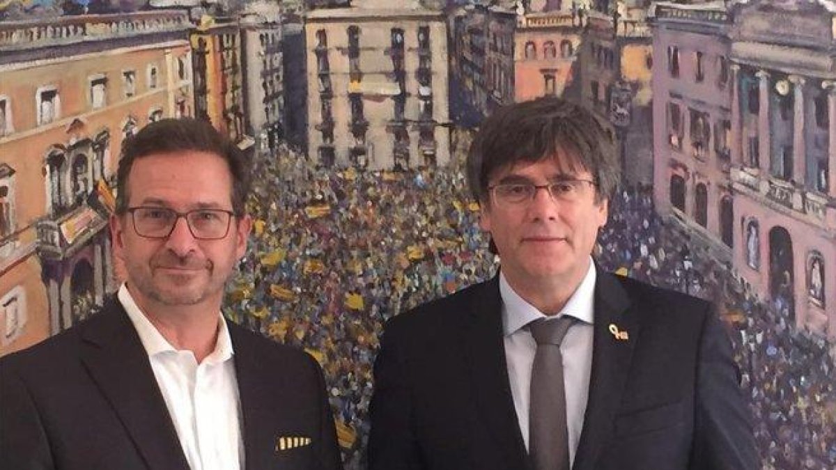 Puigdemont junto al líder del Bloque Quebequés.-
