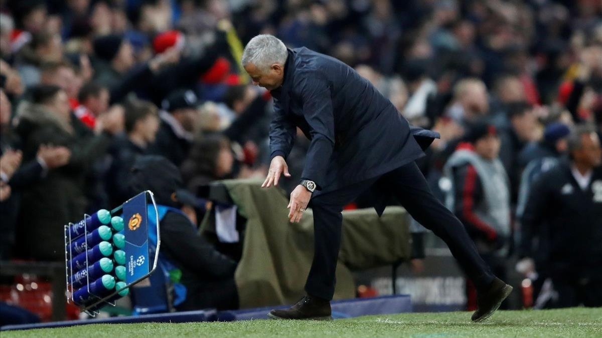 La reacción de Mourinho tras el gol de Fellaini-CARL RECINE