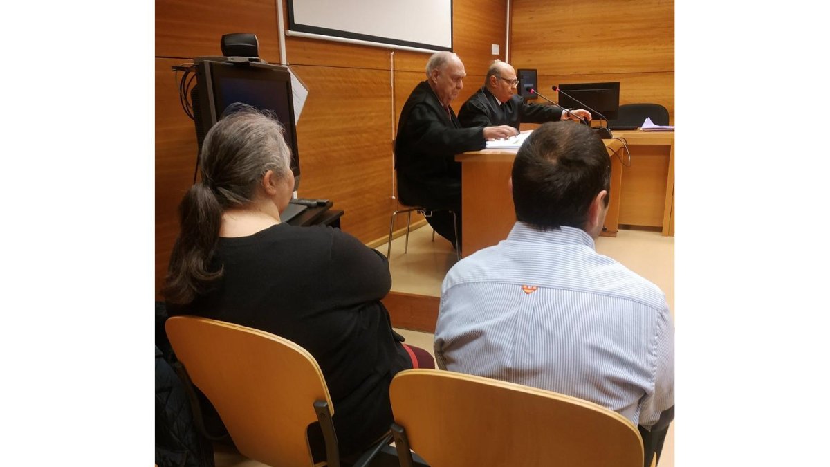 Foto de archivo. Suspendido el juicio por la muerte del perro 'Cooper'. E. PRESS