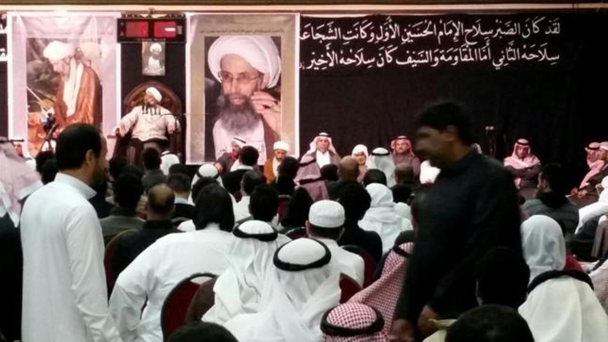 Oraciones por la muerte del clérigo chií Nimr al Nimr en Al-Awamiya, en Arabia Saudí.-AP