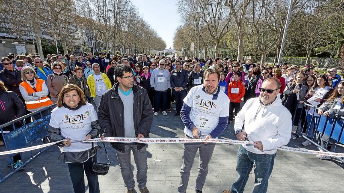 Victoria Soto, Alberto Bustos, Óscar Puente y Fernando Rey, al inicio de la marcha.-MIGUEL ÁNGEL SANTOS
