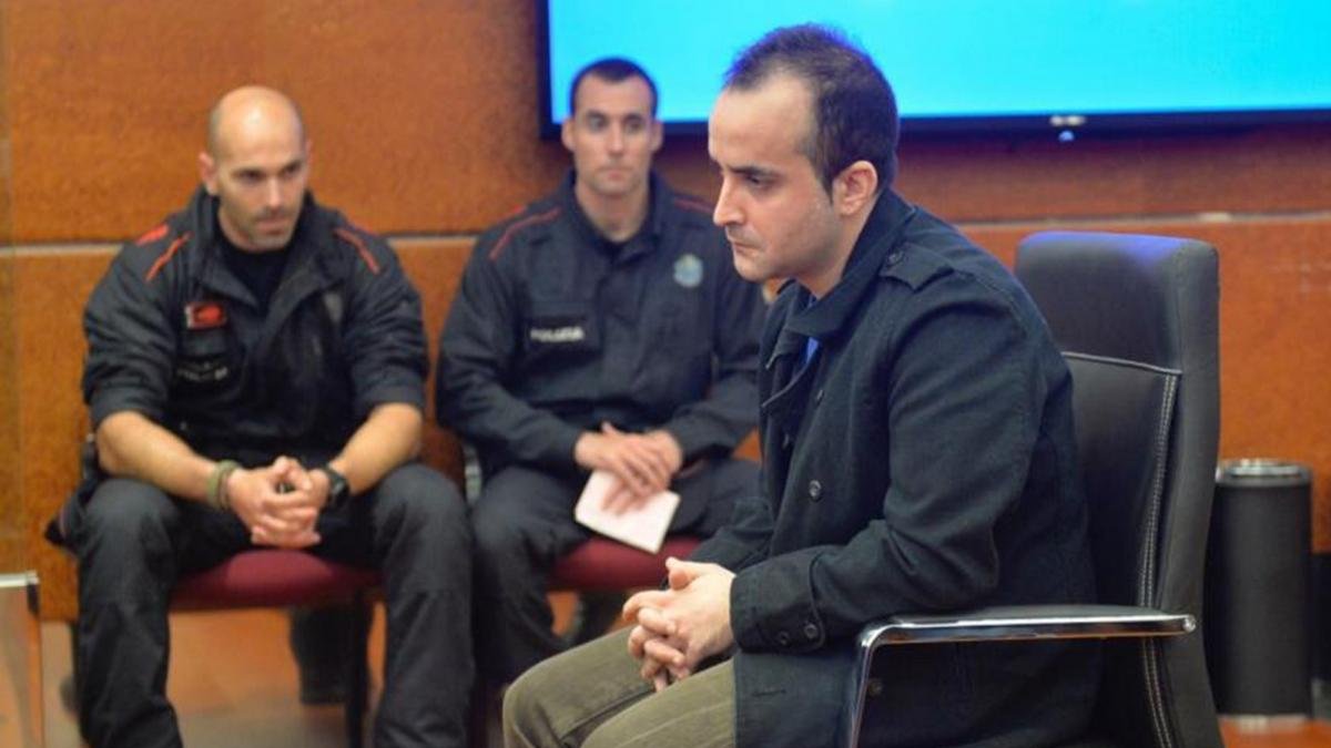 El acusado, durante la sesión de ayer del juicio que se celebra en Vitoria.-ARABA PRESS