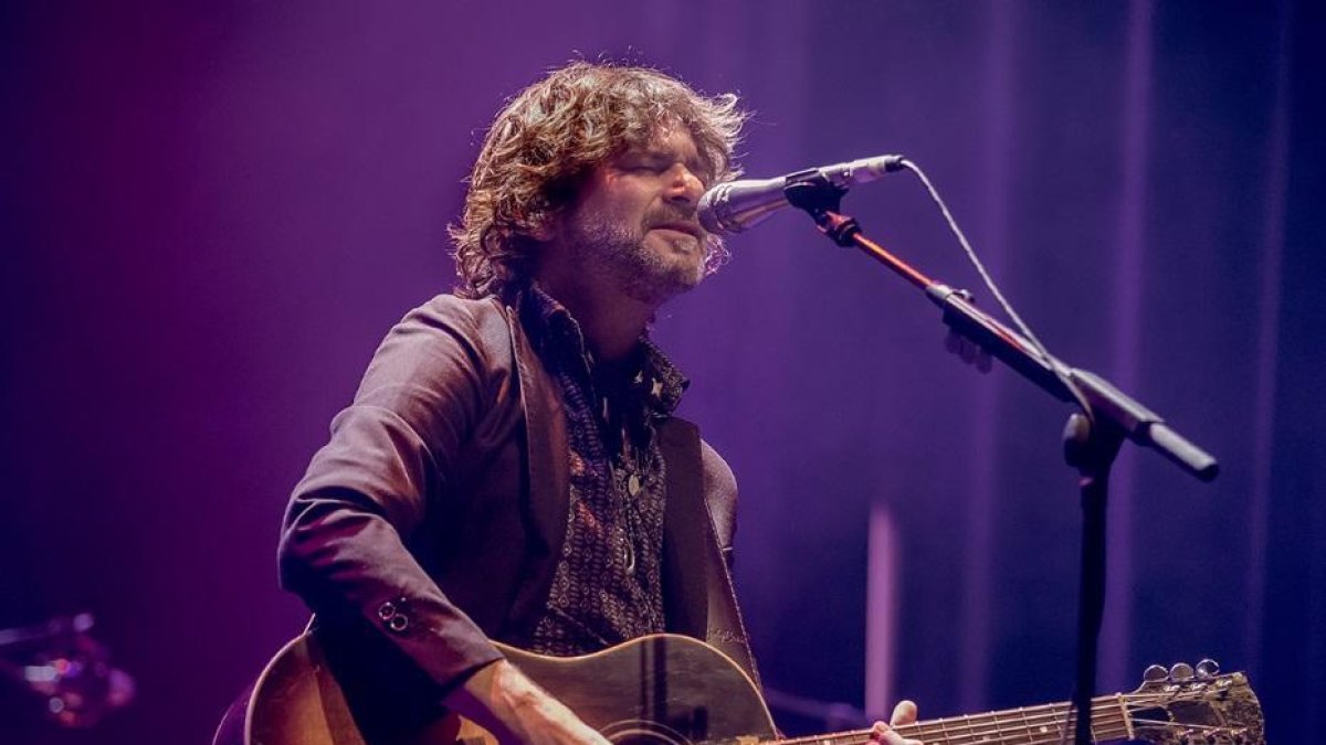 Quique González, cantautor madrileño, en uno de sus conciertos.-TWITTER.