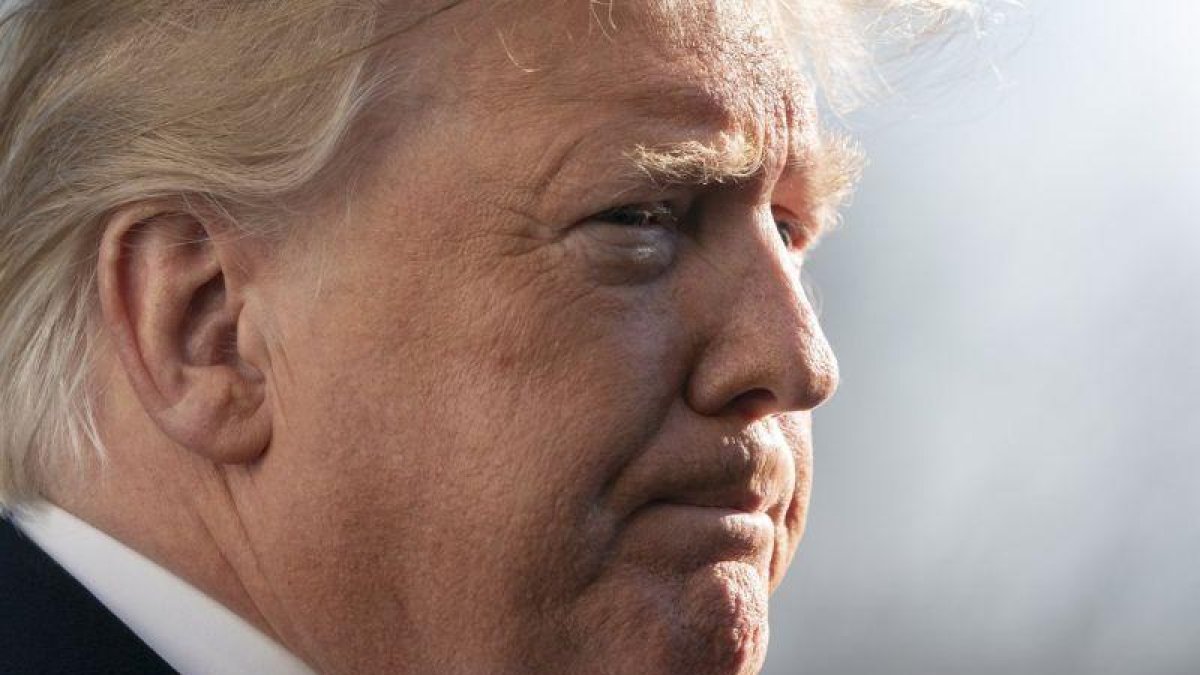 Trump habla con los medios en la Casa Blanca.-CHRIS KLEPONIS (EPA)