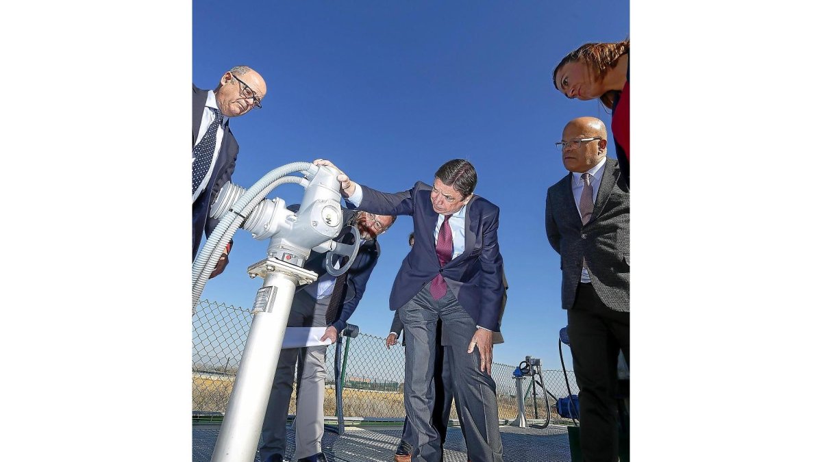 El ministro de Agricultura, Pesca y Alimentación, Luis Planas, visita las obras de Matalobos del Páramo (León).-ICAL