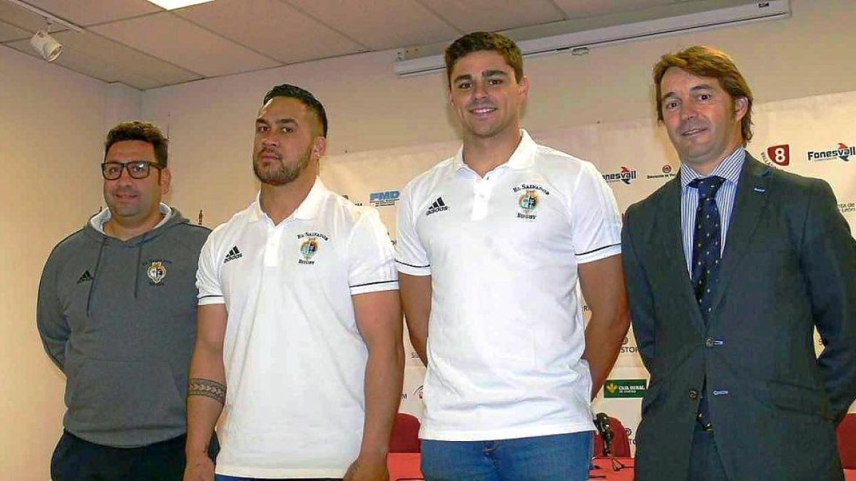 Juan Carlos Pérez, Josh Tafili, Nacho Escobar y Santiago Toca, ayer, en la Casa del Deporte.-CLUB RUGBY EL SALVADOR