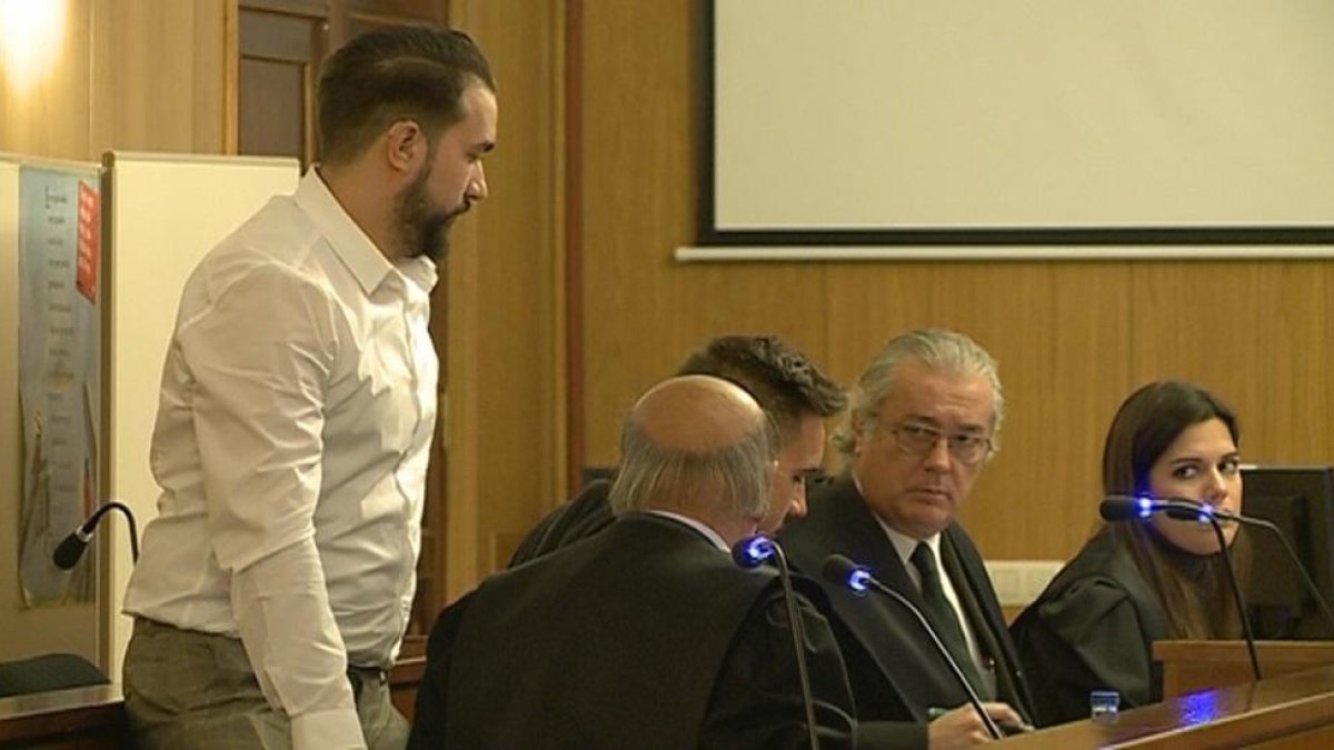 Momento del juicio por el tiroteo de Medina.-LA 8
