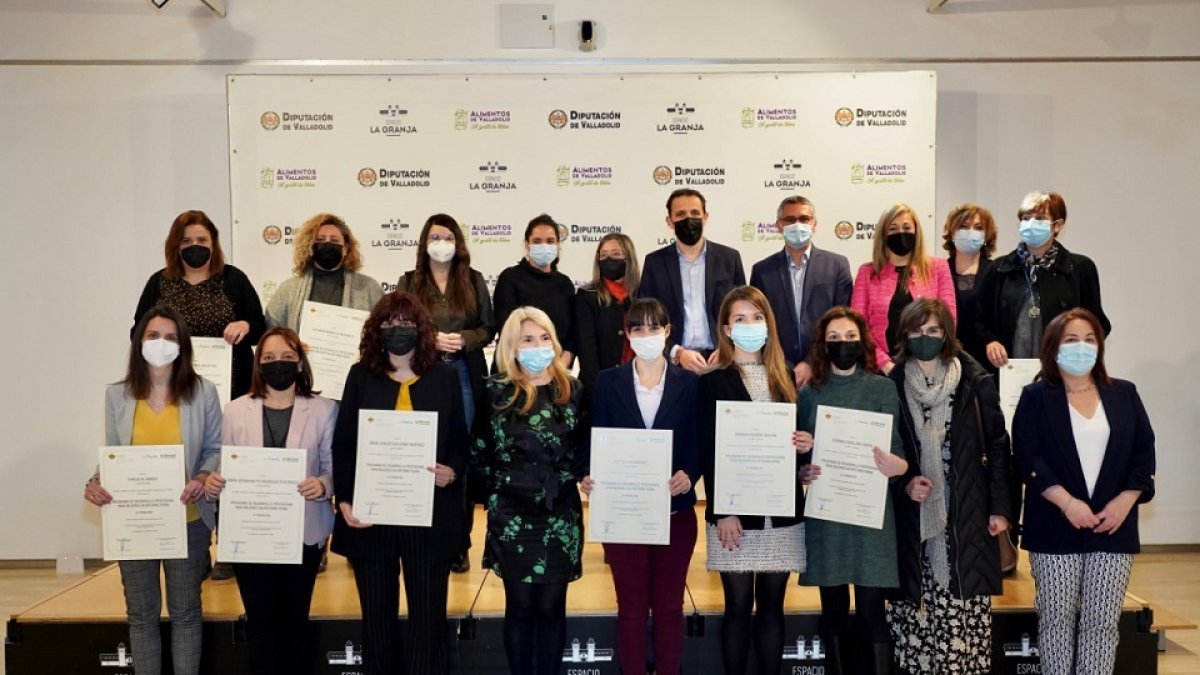 Entrega de los diplomas del Programa de Desarrollo Directivo para Mujeres en Entorno Rural.- E.M.