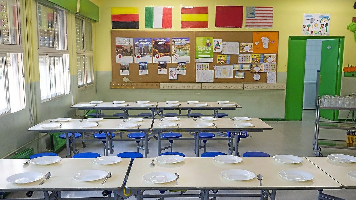 Comedor escolar de un colegio público de la capital, en una imagen de archivo. / PHOTOGENIC