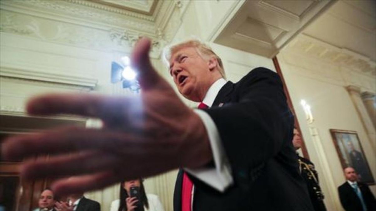 Trump asiste, en la Casa Blanca, a una reunión con los gobernadores de los estados.-AUDE GUERRUCCI
