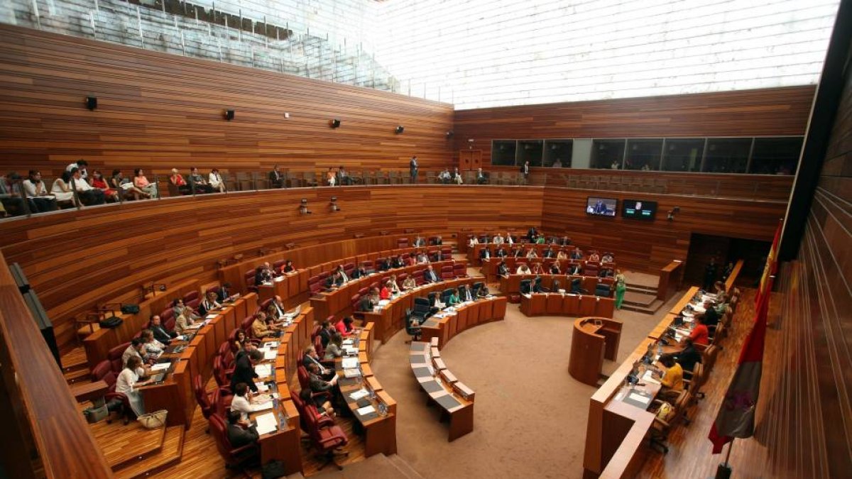 Hemiciclo durante el Pleno de las Cortes de Castilla y León-Ical