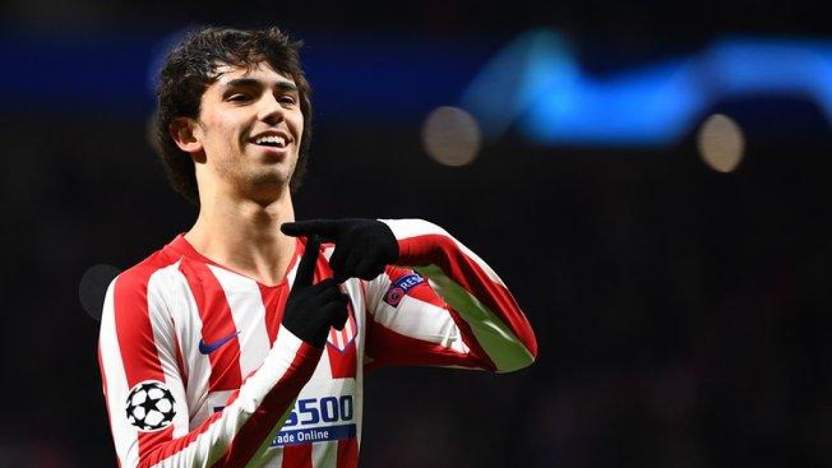 El portugués João Félix celebra el 1-0 del Atlético ante el Lokomotiv.-AFP