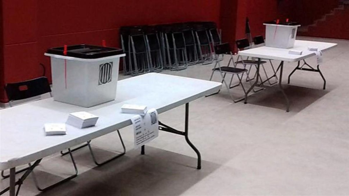 Urnas preparadas para el referéndum, el pasado 1 de octubre.-/ TWITTER / RAPHAEL MINDER