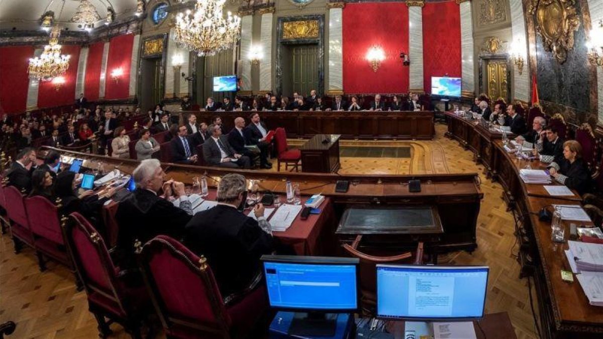 La Sala de Plenos del Tribunal Supremo durante el juicio del procés-EFE / EMILIO NARANJO