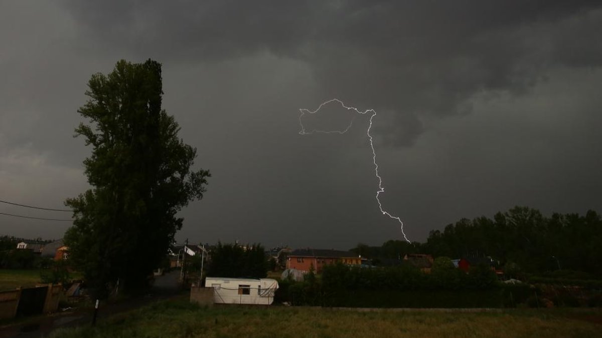 Intensa tormenta en el Bierzo-César Sánchez / ICAL