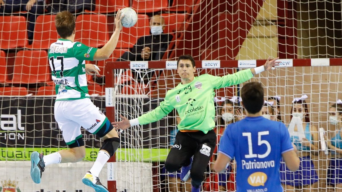 Chocarro fusila a Yeray Lamariano. / J. M. LOSTAU