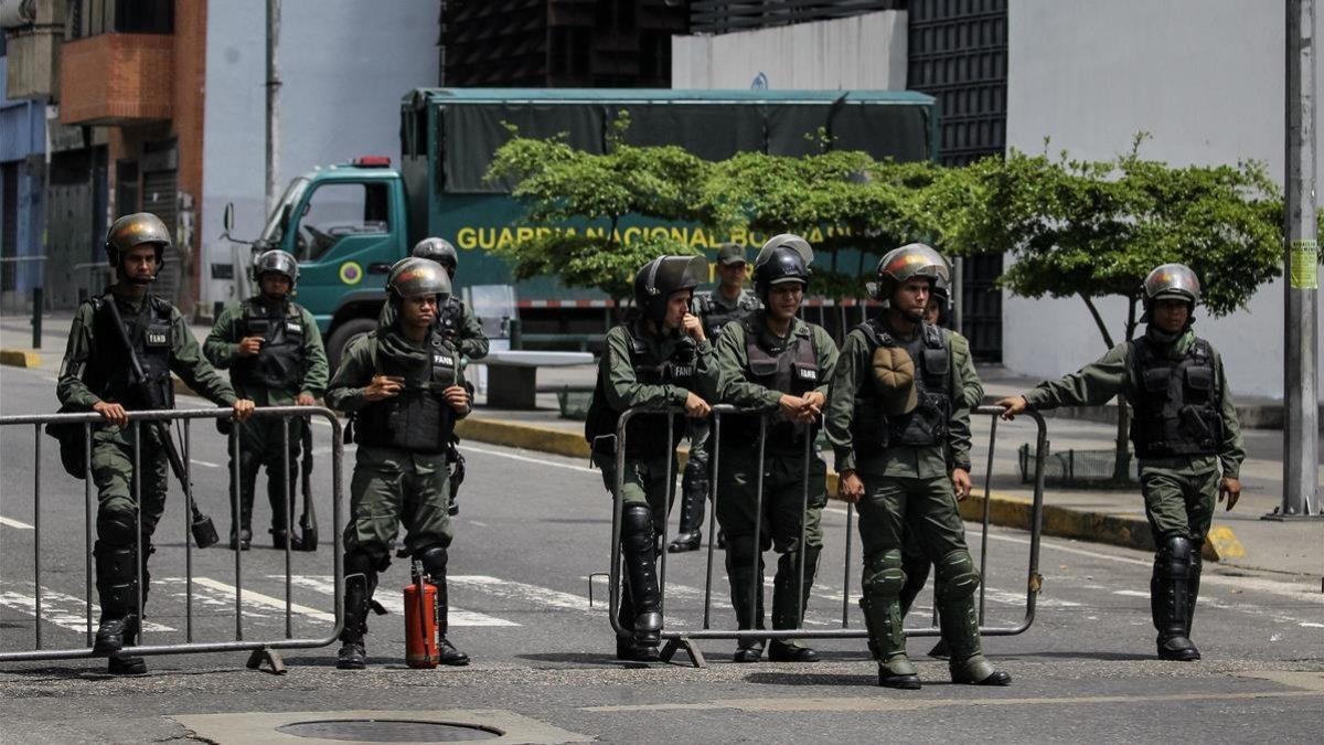 Efectivos de la Guardia Nacional en Caracas-MIGUEL GUTIERREZ/EFE