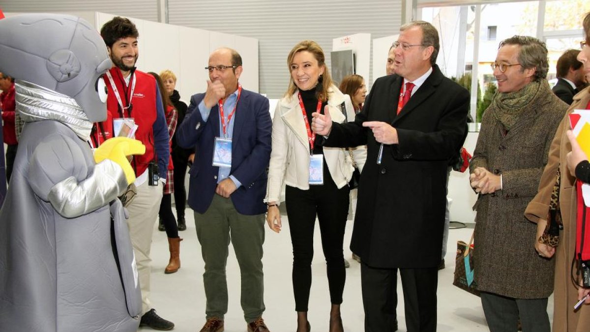 Inauguración del CyberCamp 2016 con la presencia de José María Lasalle(D), secretario de Estado para la Sociedad de la Información y la Agenda Digital, Antonio Silván (C,) alcalde de León y Victoria Seco (I), vicerrectora de la ULE-ICAL