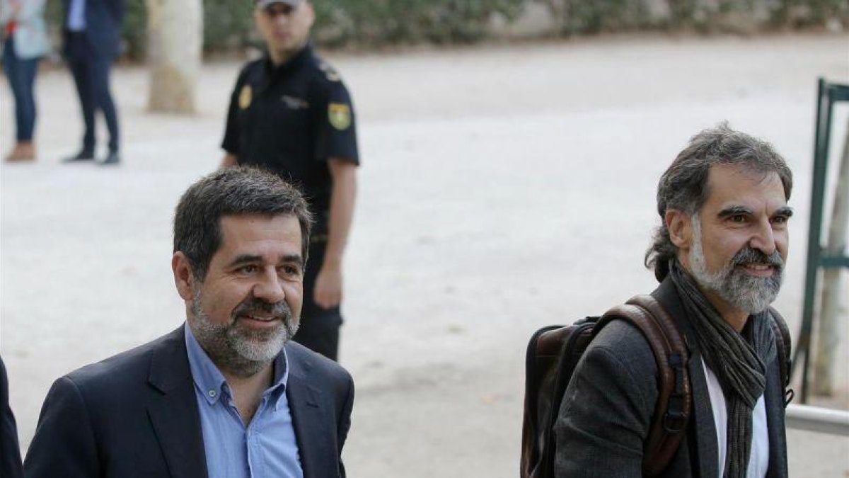 Jordi Sánchez y Jordi Cuixart llegan a la Audiencia Nacional.-JOSÉ LUIS ROCA