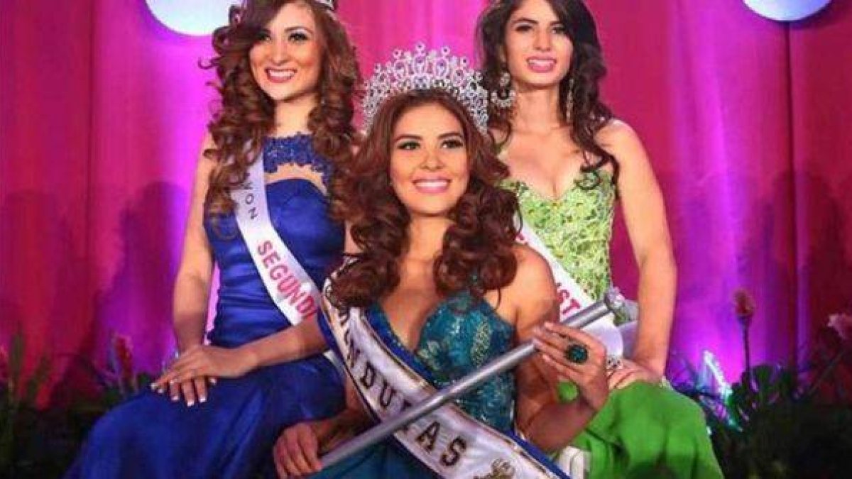 La ganadora del concurso Miss Honduras en una fotografía tomada en San Pedro Sulas.-Foto: REUTERS