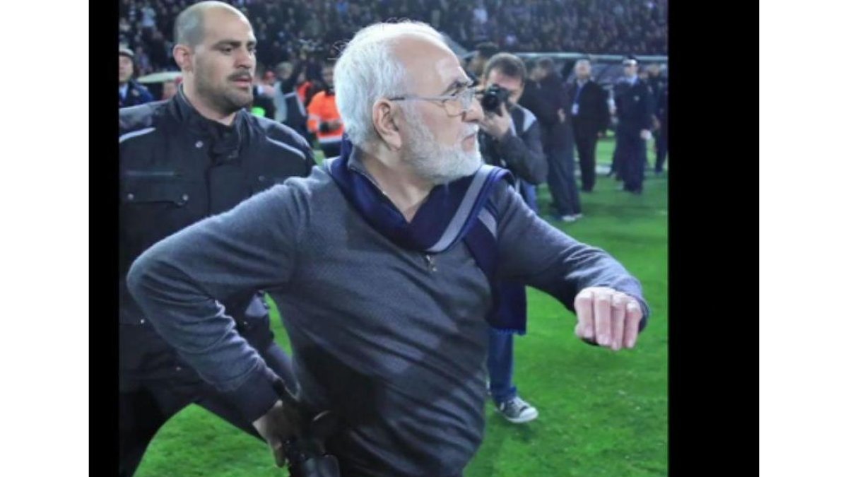 El presidente del PAOK, amedrentando al árbitro-REUTERS