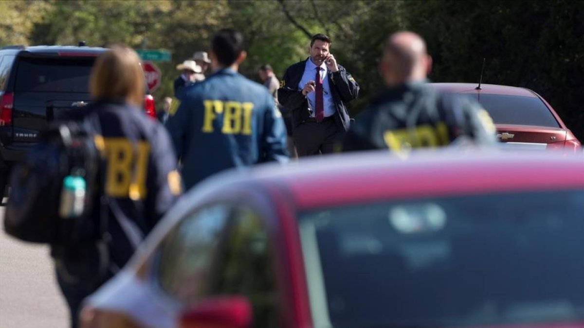 Agentes del FBI investigan el origen de la explosión del domingo 18 de marzo en Austin /-EFE