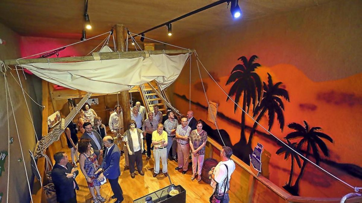 Representantes institucionales en una de las salas del museo de Santervás.-ICAL