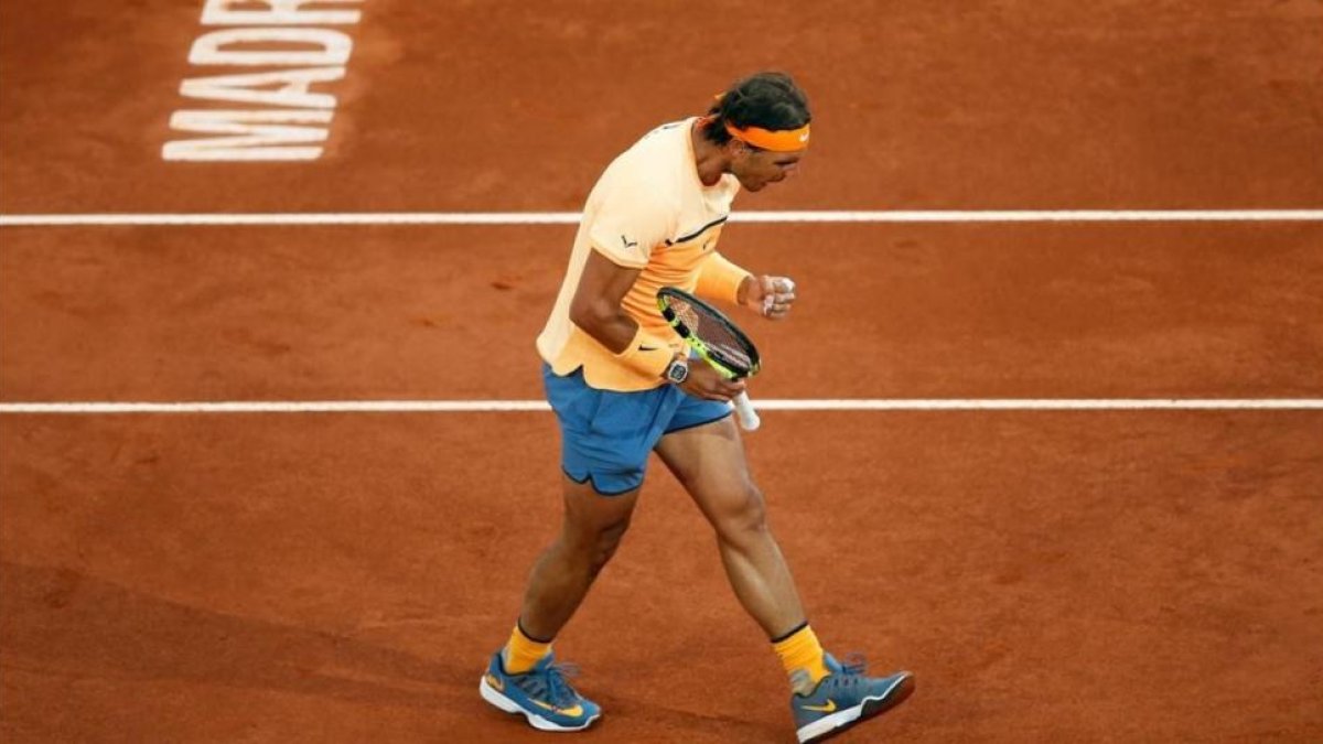 Nadal celebra un punto logrado ante Sousa.-REUTERS / JUAN MEDINA