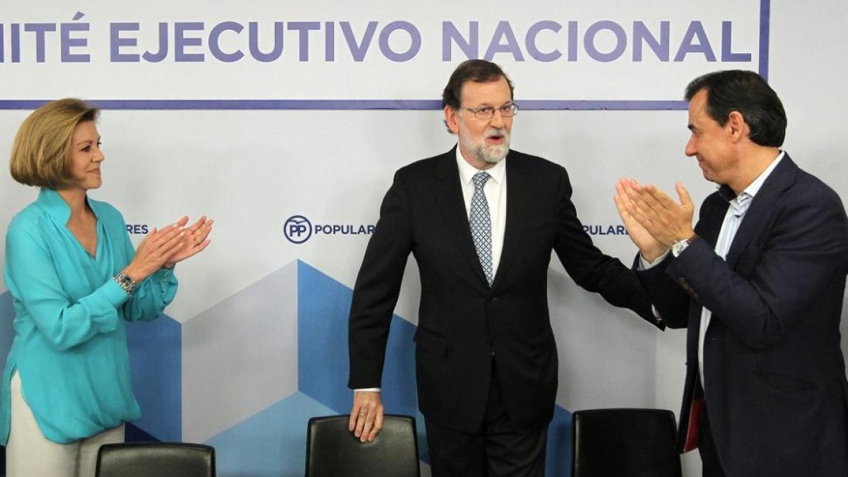 Rajoy se despide durante el Comité Ejecutivo Nacional del PP.-ICAL