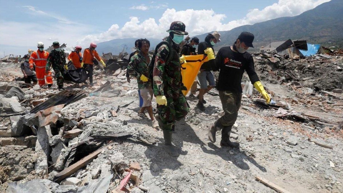 Rescate en Indonesia tras el tsunami.-REUTERS
