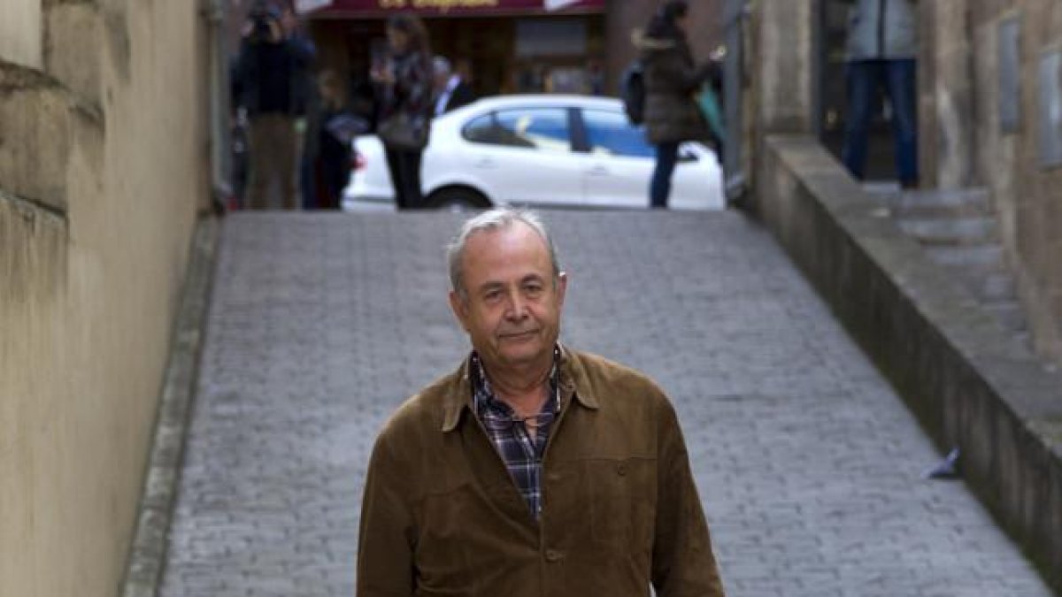 El juez Castro bajando la rampa del juzgado-AFP / JAIME REINA