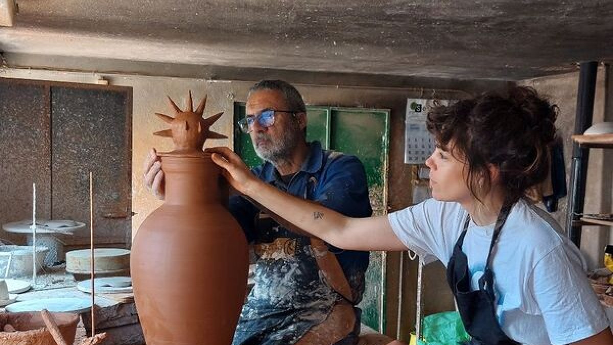 3ª edición de Re_hacer, un proyecto de colaboración entre los seis alfareros de seis talleres en activo que mantienen este oficio, en Portillo (Valladolid). -ICAL