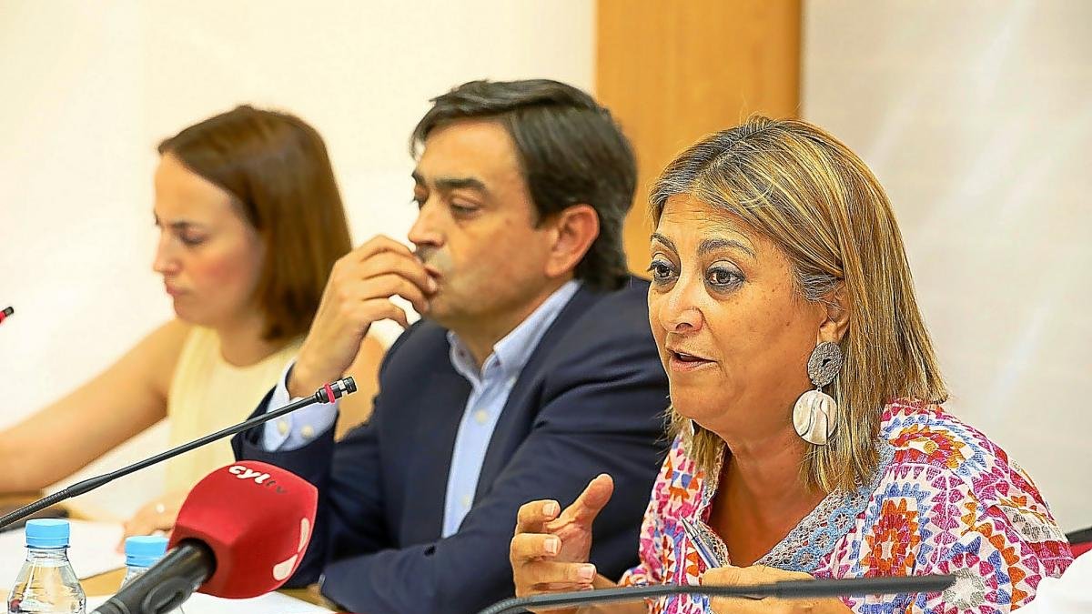Vicente, Hernández y López, ayer, durante la comisión de Meseta Ski celebrada en la Diputación de Valladolid.-EL MUNDO