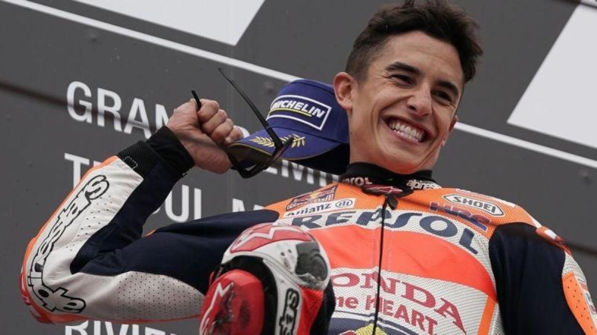 Marc Márquez celebra su victoria en Misano.-ALEJANDRO CERESUELA