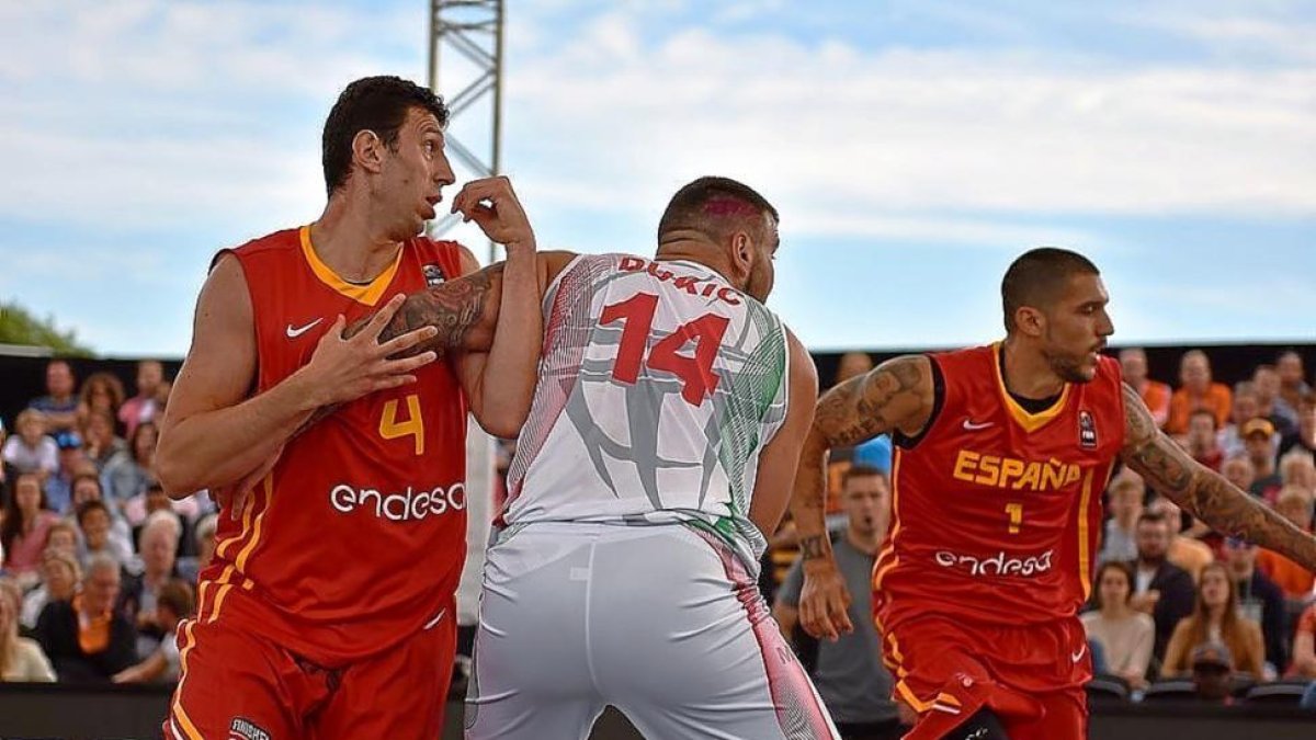 Sergio de la Fuente (4) y Nacho Martín (1) en un partido internacional con España 3x3.-E. M.